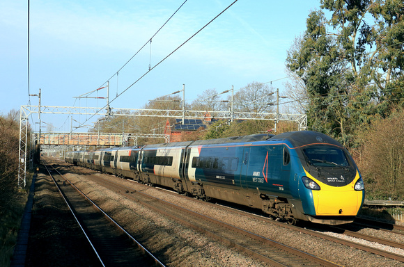 Avanti West Coast  Class 390 Pendolino No 390124 passes Cathiron, WCML. heading towards Rugby on 1.2.24 with 1A27 1035 Manchester Piccadilly to London Euston service