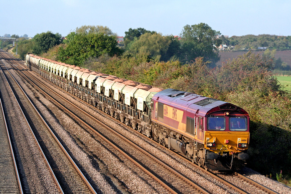 66114 at Cossington, MML heading for Syston East Junction on 9.10.07 with 6E63 1448 Mountsorrel - Peterborough loaded 4 wheeled hoppers