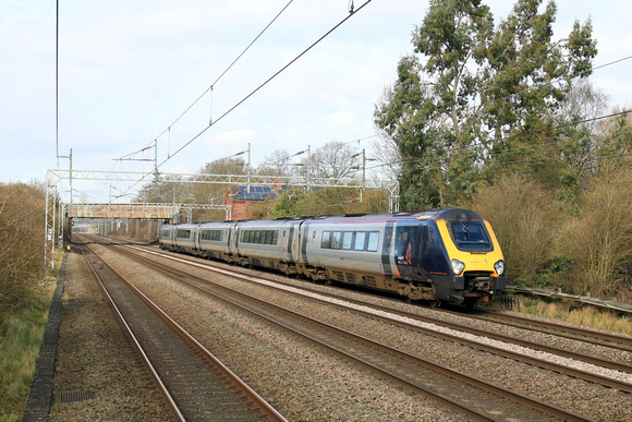 Avanti West Coast Class 221 No 221105 passes Cathiron near Rugby, on the slowline on 25.2.24 with 1A16 1037 Crewe to London Euston service cancelled between Chester & Crewe due to late arrival