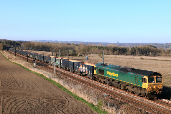 Freightliner Class 66 No 66525 powers past Plawsworth near Durham, ECML on 8.4.25 with 6E96 1149 New Biggin Flhh to South Bank Tees Dock (Fhh) empty gypsum box wagons