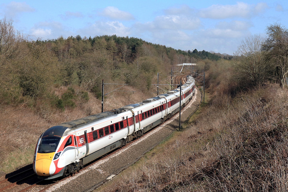 LNER Class 800 No 800109 passes Sunderland Bridge, ECML near Durham on 4.4.25 with 1W16 1200 London Kings Cross to Inverness service