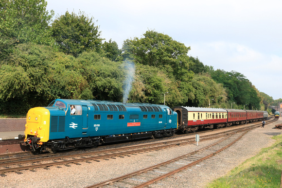 55019 Royal Highland Fusilier detaches from 2A09 1025 Loughborough to Leicester North at Leicester North on 6.9.24 with Peak D123 about to take over return service at GCR Autumn Diesel Gala 2024