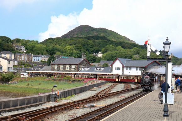 Double Fairlie 'James Spooner'  departs Porthmadog station, Ffestiniog and Welsh Highland Railways on 14.6.24 with 1040  'Mountain Spirit' service to Bl. Ffestiniog