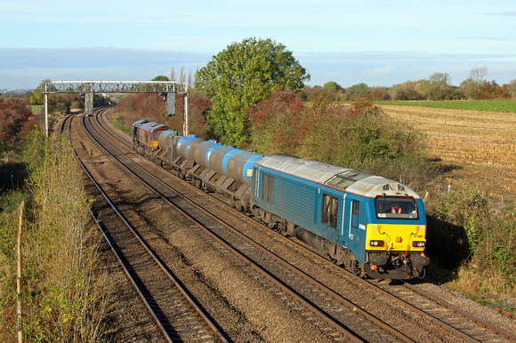 67003 in Arriva blue livery tnt 66186 at Cooks Lane, Kilby Bridge, MML heading towards Market Harborough on 25.10.14 with 3J92 2318 Toton T.M.D. - West Hampstead North Jn. RTT working